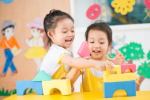 Đồ chơi giúp bé chơi vui, sáng tạo